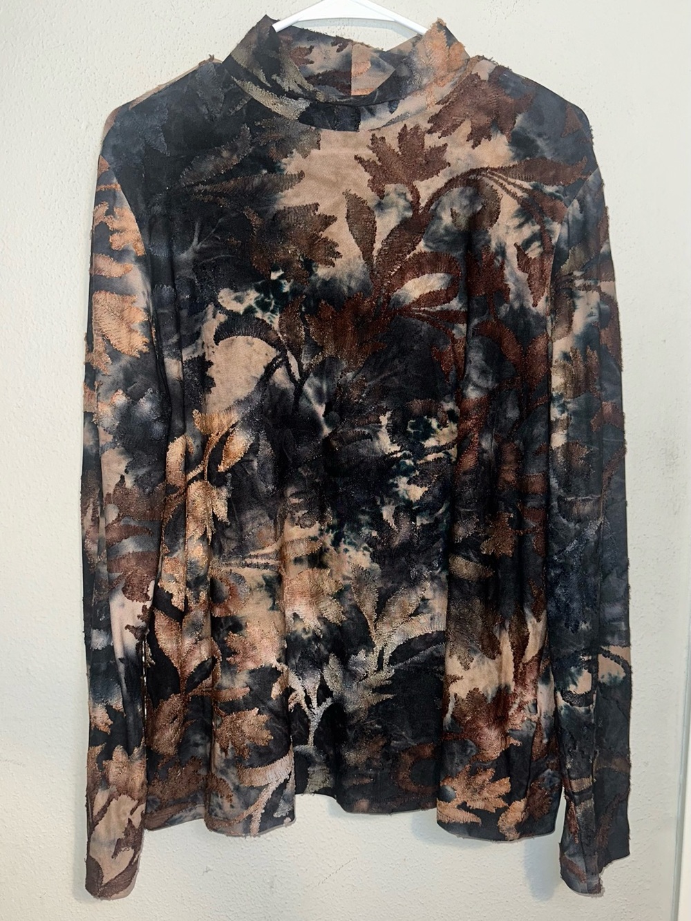 Investments Brown and Black Top Long Sleeve